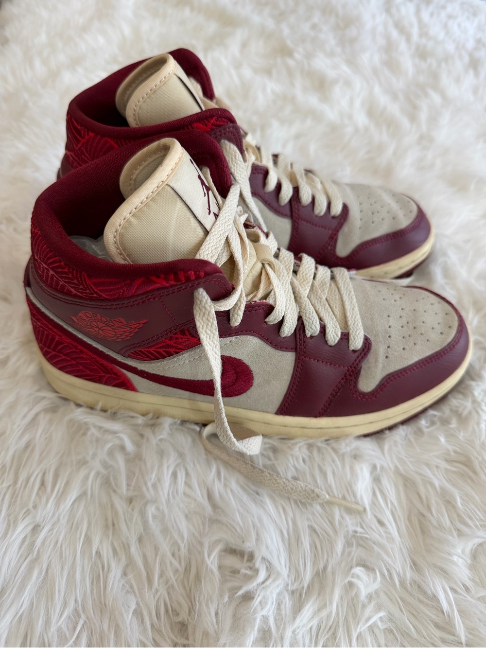Jordan 1 Mid SE Women's Burgundy Red
Sail
Suede Sneakers Size 7.5